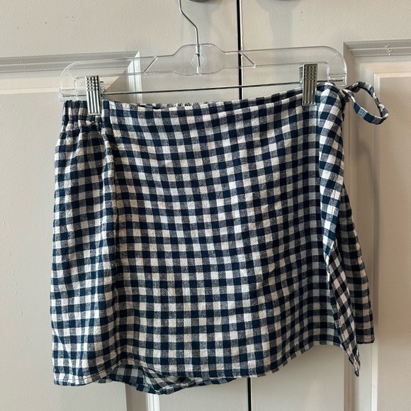Old Navy Navy and White Gingham Mini Skirt - Picture 1 of 8